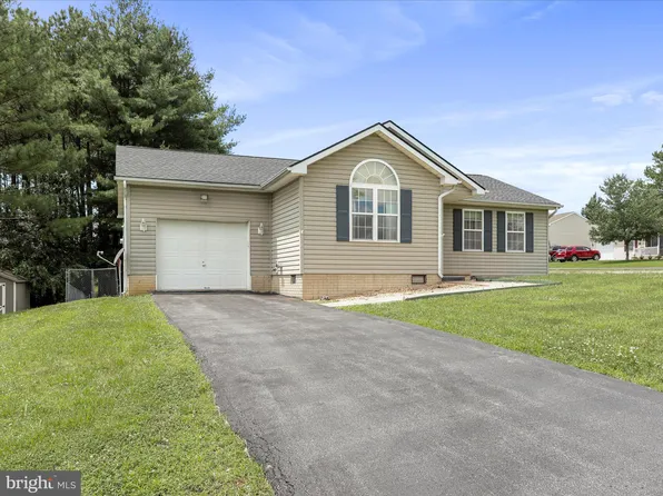 6 Blake Ct, Martinsburg, WV 25404