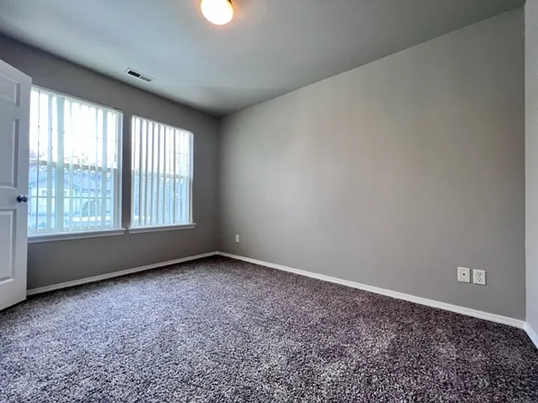 Roosevelt - 1492 — Photo 12