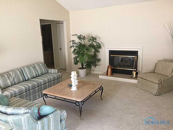 4th image of 2413 Manoa Ln N