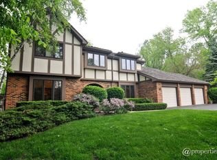 1088 Winwood Dr, Lake Forest, IL 60045