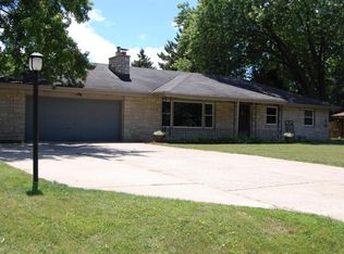 16541 W Crescent Dr, New Berlin, WI 53151