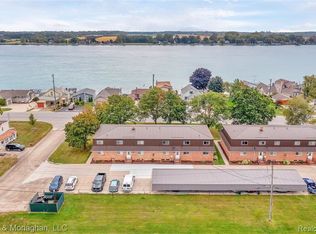 1600 Oakland St #A-8, Saint Clair, MI