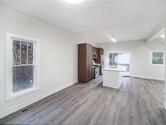 4th image of 4244 N Winthrop Ave