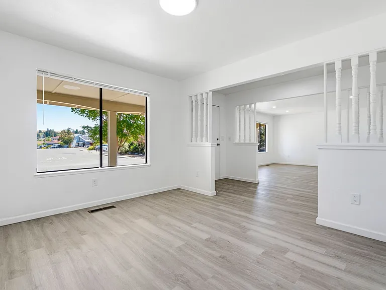 800 Locust Dr — Photo 11