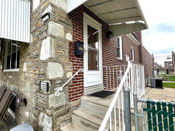 3rd image of 2312 Oakmont St
