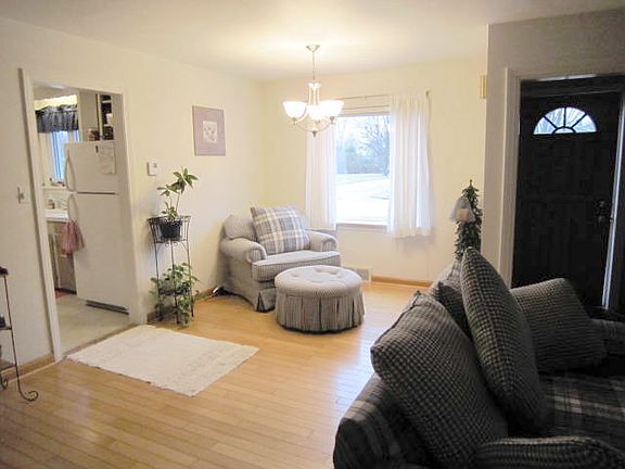 4th image of 424 Markley Ave