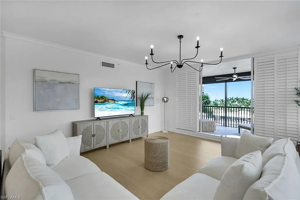 3 bed, 3.0 bath, 2560 sqft, $20,000 — Photo 4