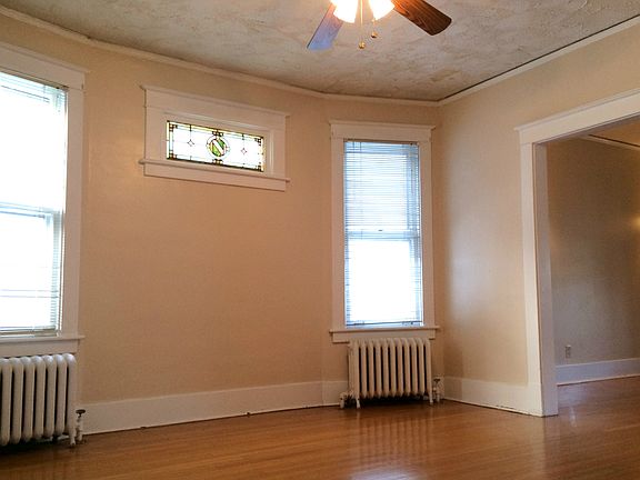 Dining room to living room