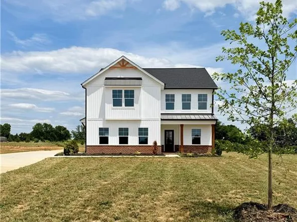 2440 Sandy Springs Rd, Mocksville, NC 27028