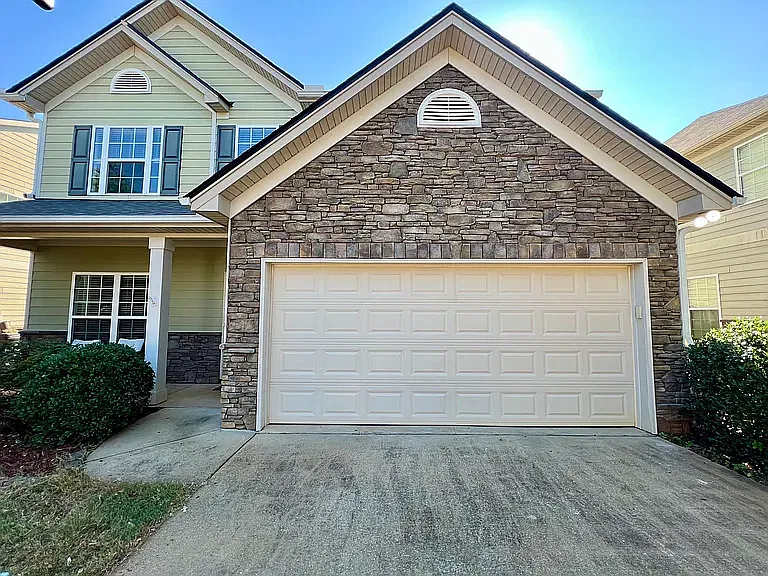 4 bed, 2182 sqft, $2,200 — Photo 1