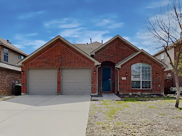 1310 Golf Club Dr, Lantana, TX 76226