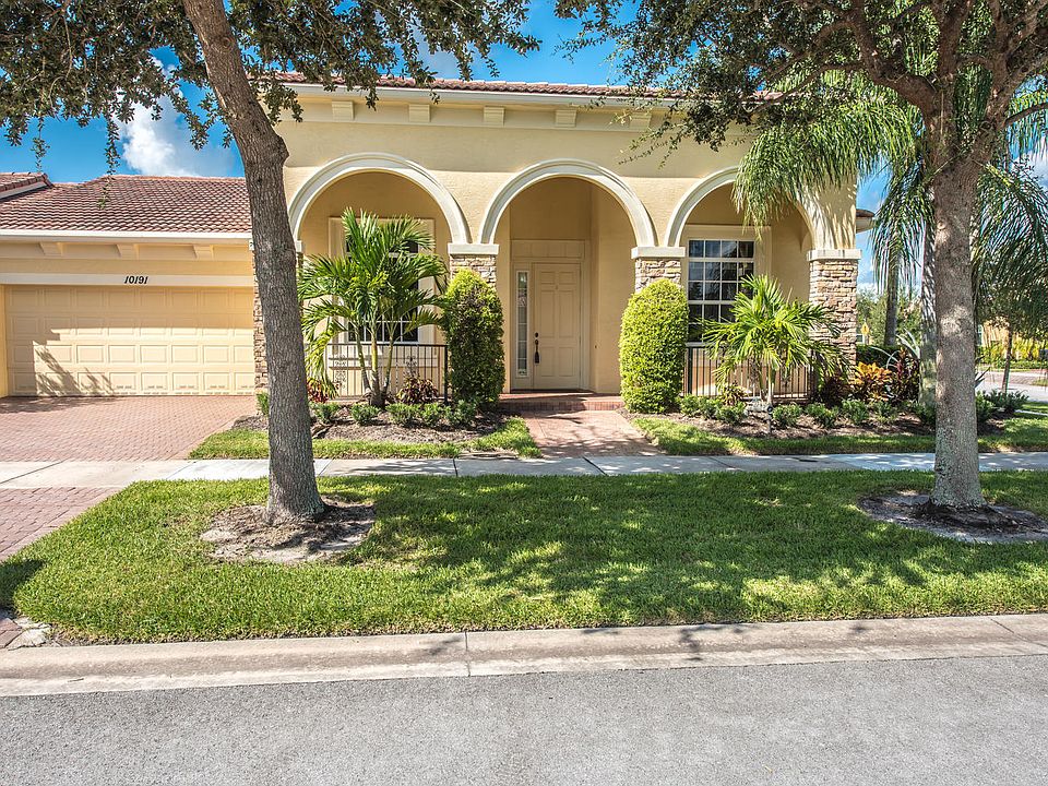 Home For Sale In Pga Village