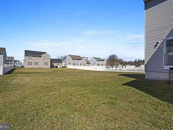 4th image of 62 Deerberry Dr