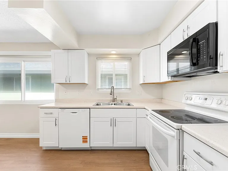 5932 Santa Barbara Ave E #B — Photo 14