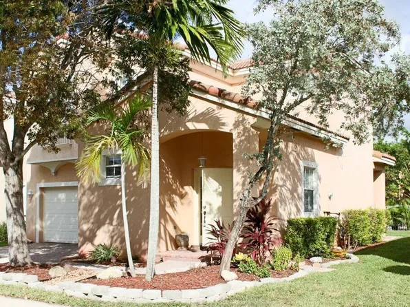 12633 NW 7th Ct, Pompano Beach, FL 33071