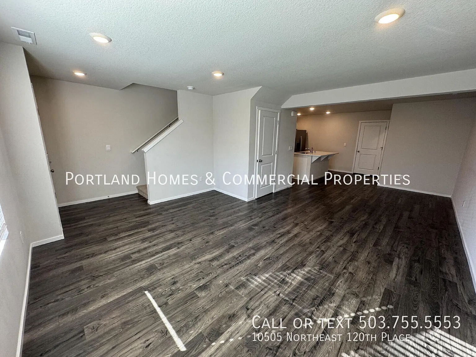 Newer Townhouse in Saddle Club Estates with 2-Car Garage Nearby Winco, Fred Meyers & Schools — Photo 3