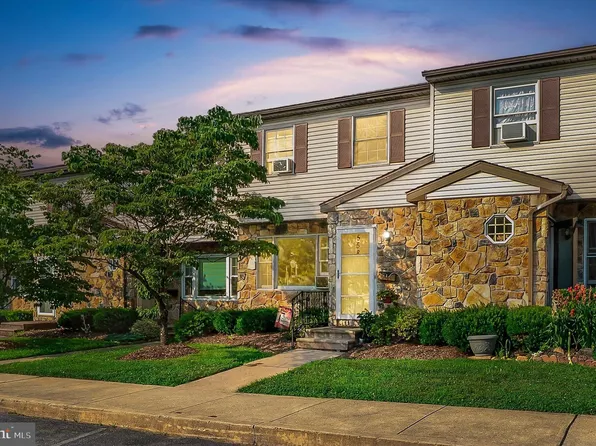 558 E Linden St, Fleetwood, PA 19522