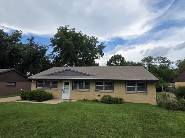 2432 Hobbs Dr, Manhattan, KS 66502