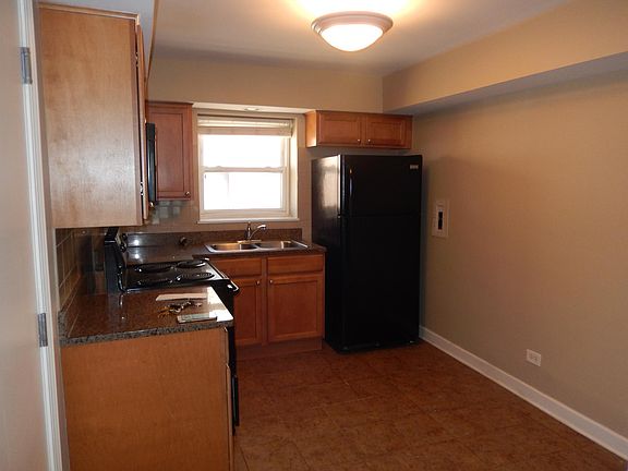 3rd image of 51 N Pine Ave APT 1