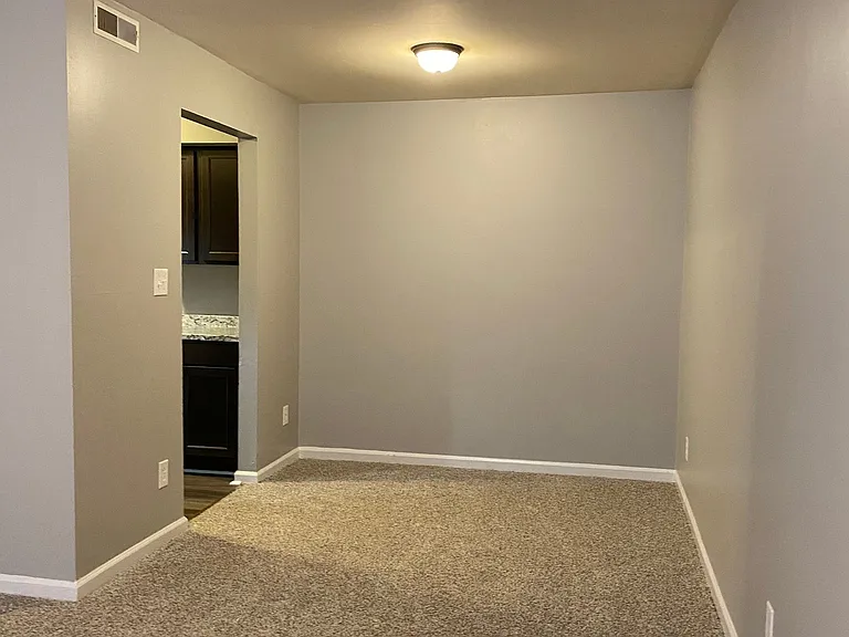 3875 Northeast Dr #D — Photo 3