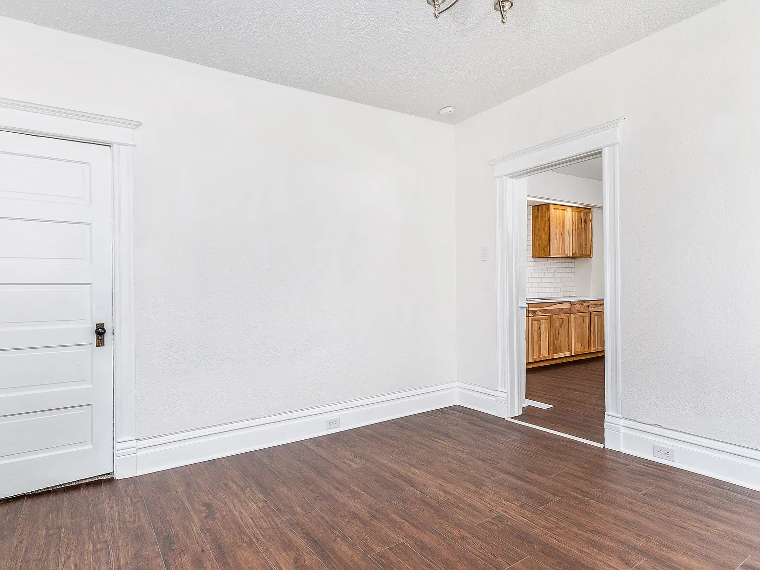 3 bed, 1.0 bath, 1200 sqft, $1,400 — Photo 4