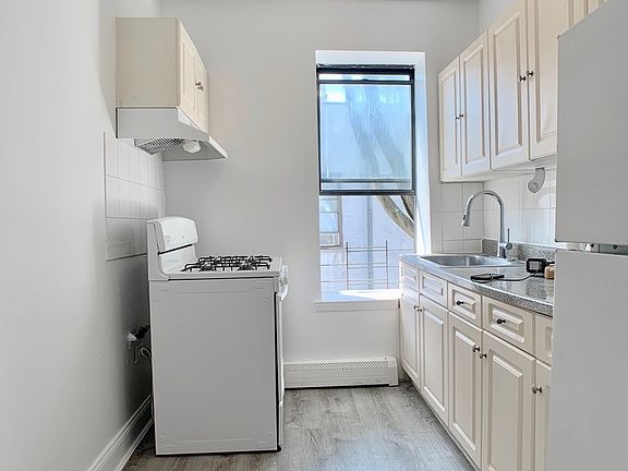 2nd image of 1722 Caton Ave APT 1