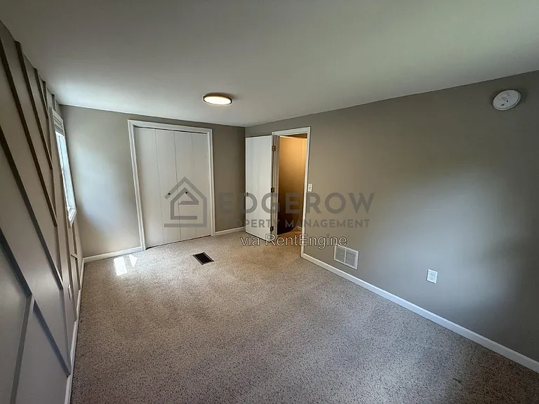 1240 Emerald Ave NE — Photo 9