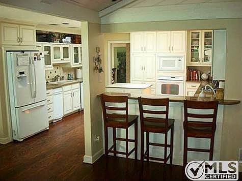 4th image of 3111 Santa Monica Dr