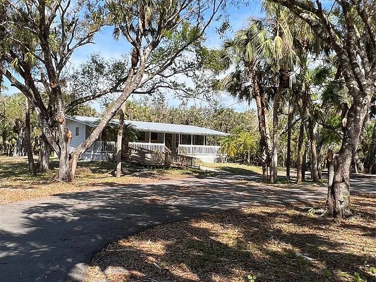 50 Palm Dr — Photo 1