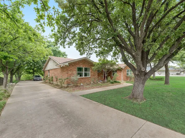 909 Robertson Rd, Grand Prairie, TX 75050