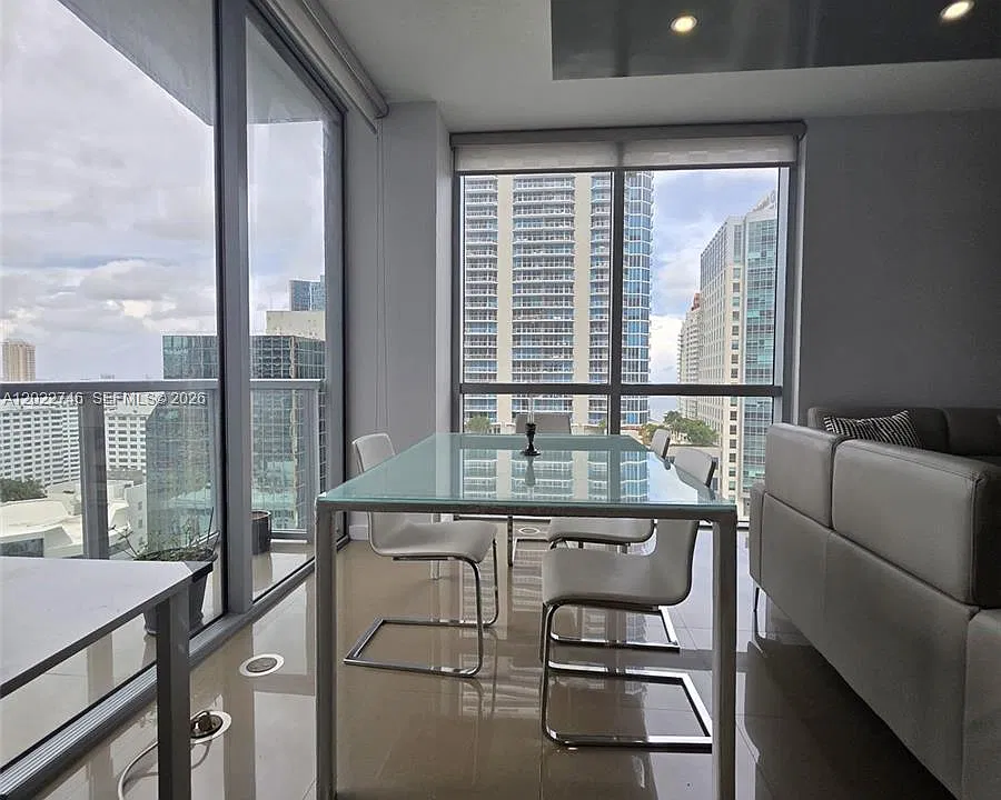 1060 Brickell Ave #2201