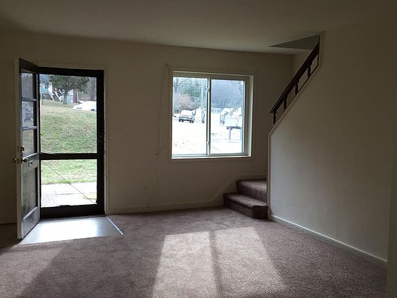 3rd image of 205 Monticello Dr