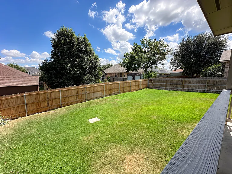 2033 Dove Crossing Dr — Photo 20