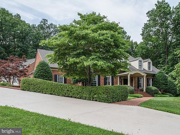 2nd image of 1010 Featherston Ct