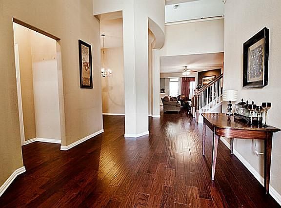 2nd image of 1926 Highland Oaks Dr