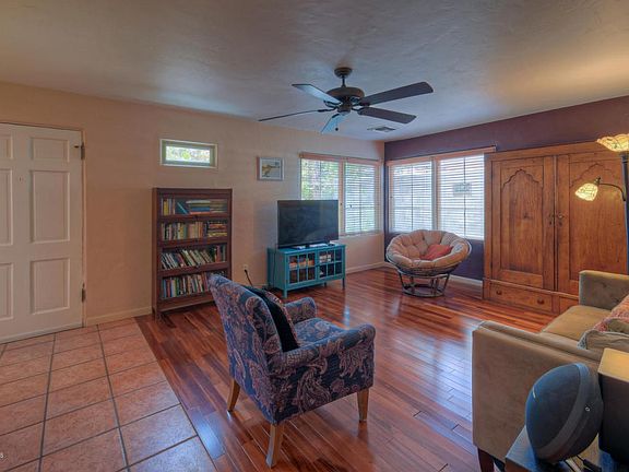 2214 Cambridge Living Rm