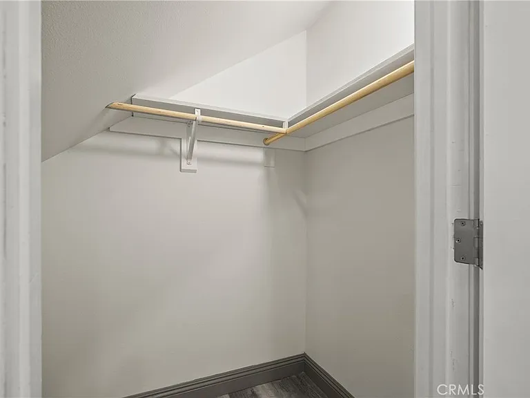 14335 Hamlin St — Photo 20