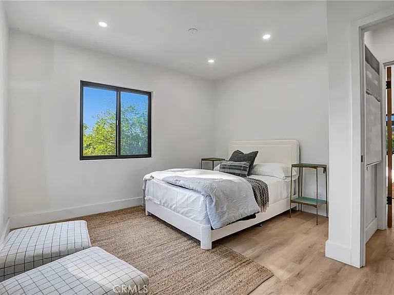 1145 S Longwood Ave — Photo 52