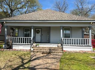 105 E 15th St, Bonham, TX 75418