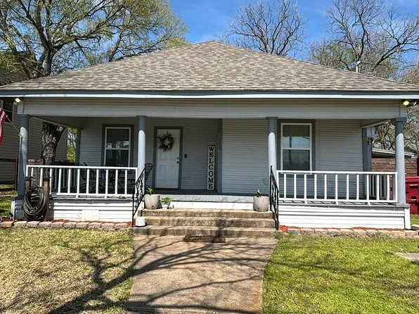 105 E 15th St, Bonham, TX 75418