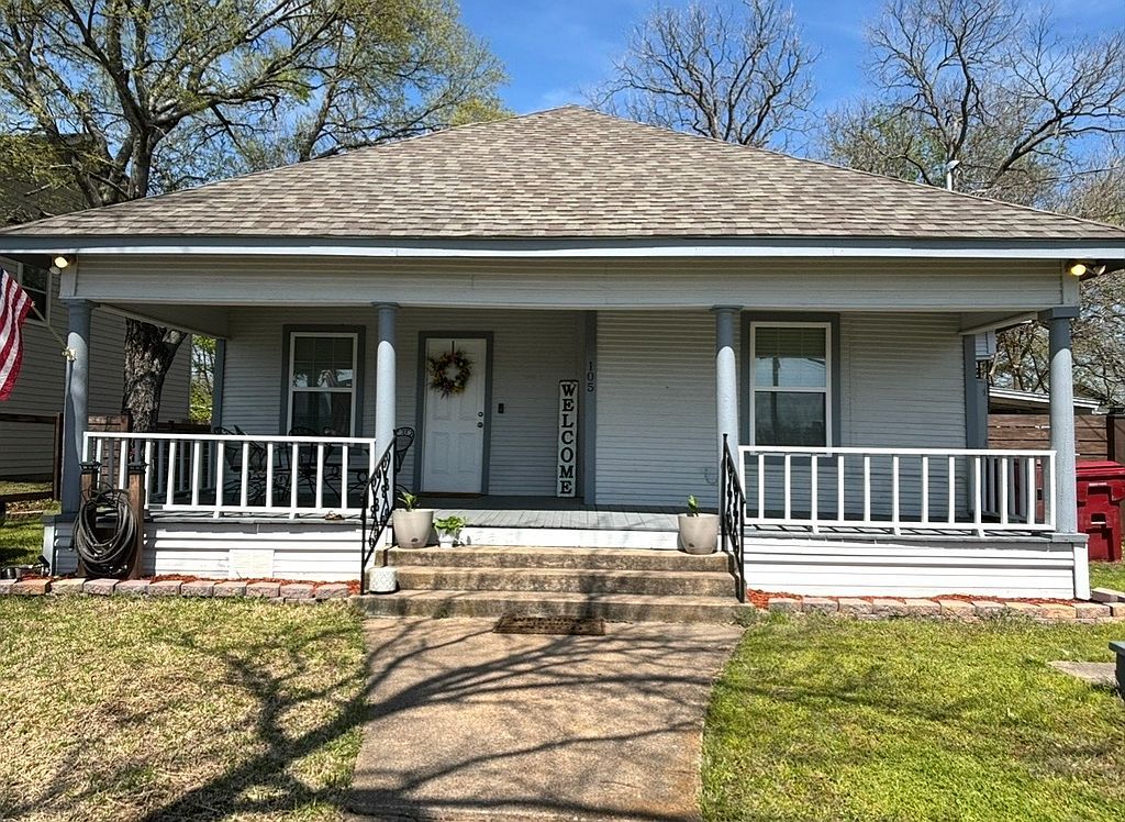 105 E 15th St - Property Image