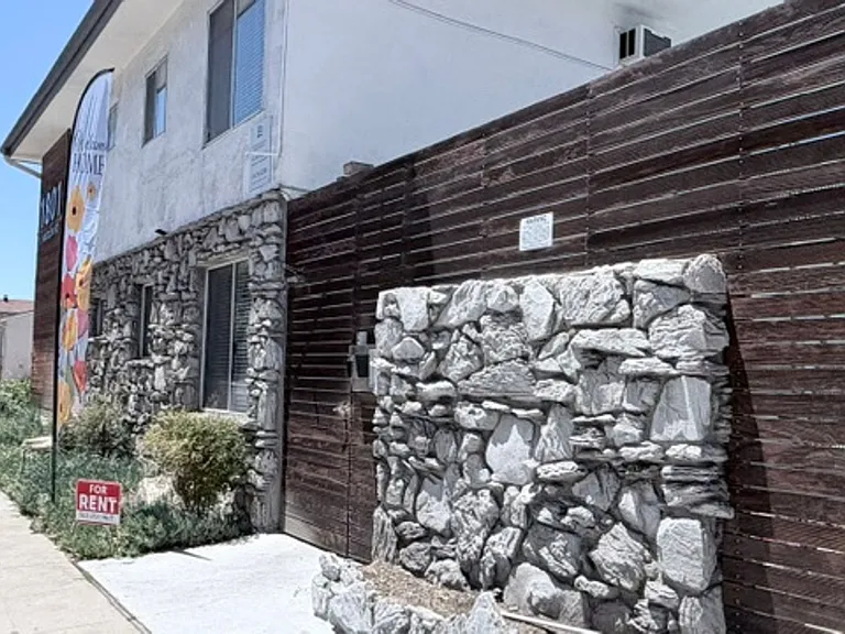 Wardlow Apartments — Photo 16
