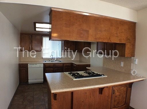5th image of 1829 E Laura Ave