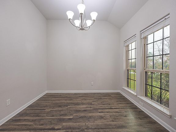 5th image of 138 Emery Oak Way