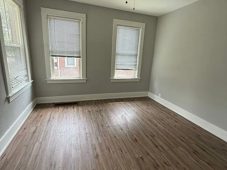 452 Whitelaw Ave — Photo 6