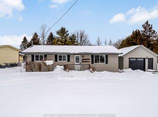 40 York St, Newbury, ON N0L1Z0