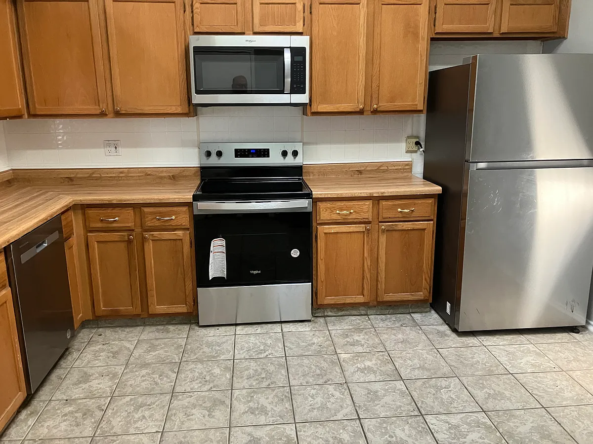 Kitchen new appliances - 258 Willingham Dr