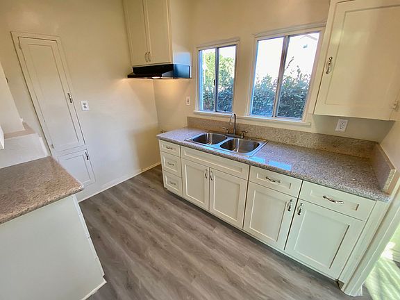 3rd image of 5351 Louis Pl APT 2