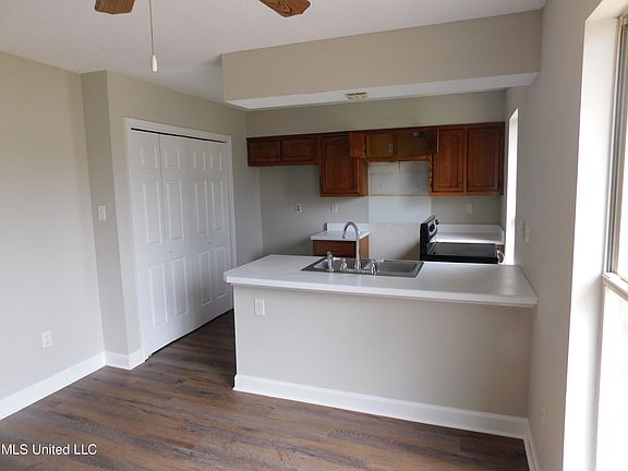 2nd image of 10438 Carrington Dr