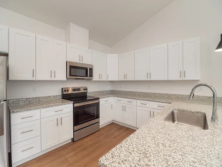 Sunshine Park Apartments — Photo 5